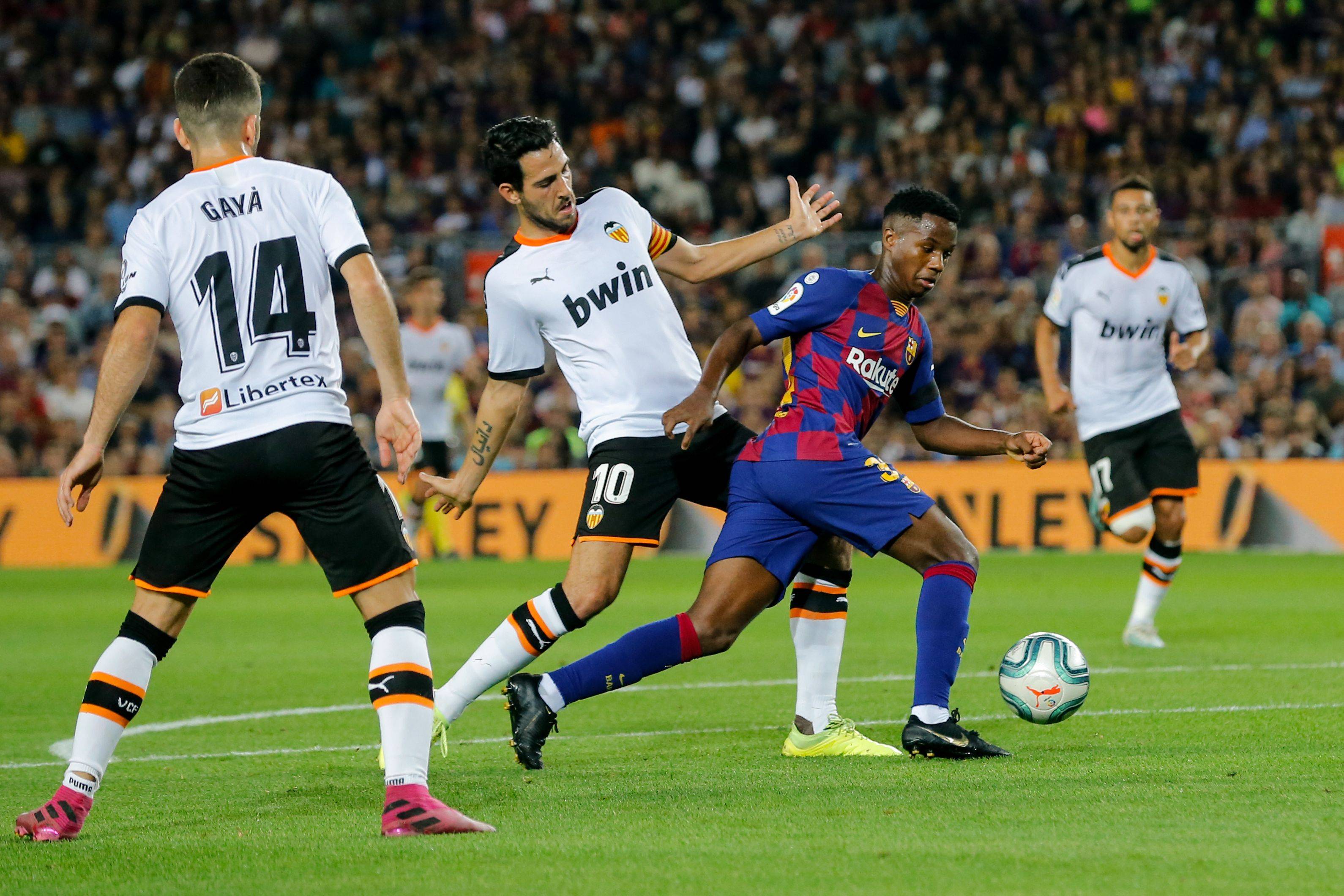 球市喧嚣，足球赛季开启，球场热闹非凡的简单介绍